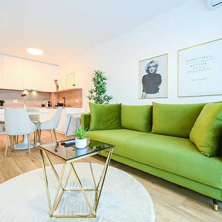 Km Flats Leilighet Oradea Eksteriør bilde