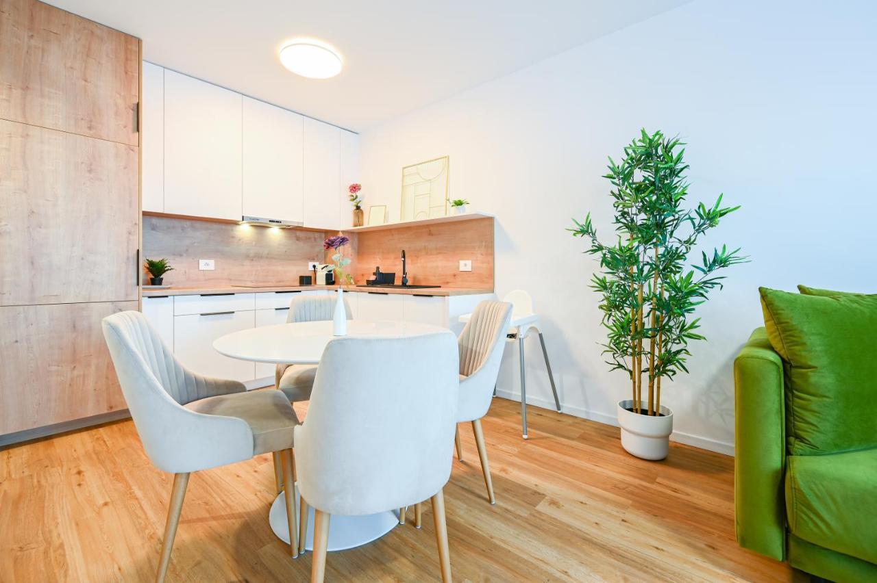 Km Flats Leilighet Oradea Eksteriør bilde
